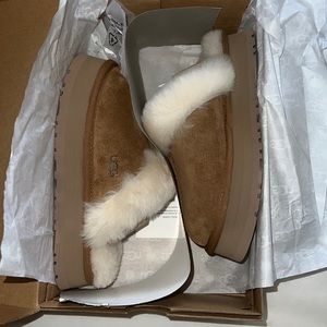 UGG disquette slippers, Chesnut, never worn